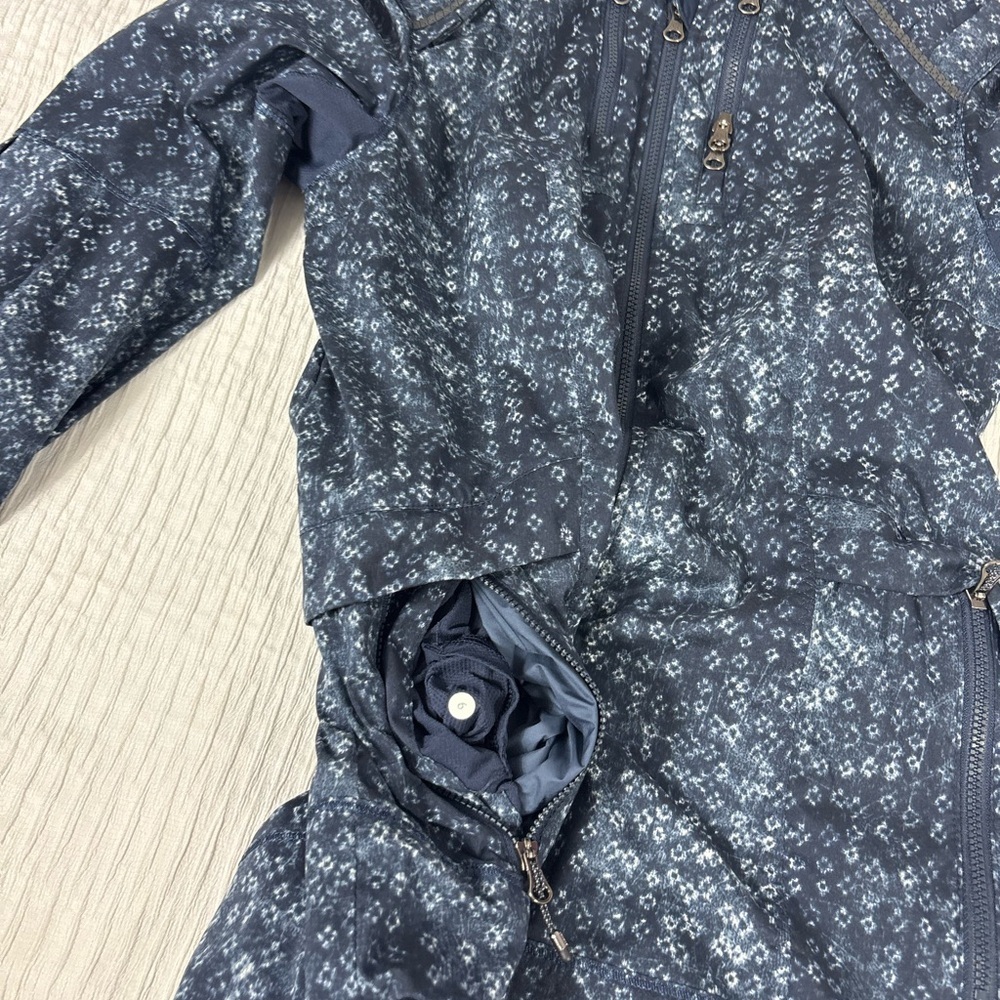 lululemon athletica Blue Patterned Utility Jacket - Picture 9 of 11